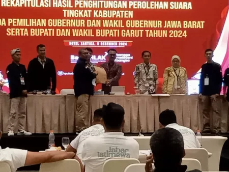 KPU Garut Tetapkan Hasil Pilkada 2024, Paslon Abdusy Syakur Amin-Lutfianisa Putri Karlina Menang Telak KPU Garut Tetapkan Hasil Pilkada 2024, Paslon Abdusy Syakur Amin-Lutfianisa Putri Karlina Menang Telak