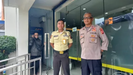 Cegah Gangguan Kamtibmas dan Pencurian pada Siang Hari, Polisi di Kota Tasikmalaya Intensifkan Patroli Anggota Polsek Indihiang Saat Mengelar Patroli Di Beberap Obyek Vital.