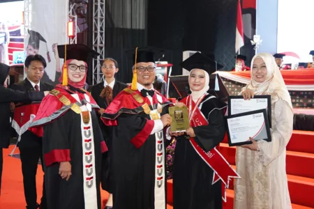 4.575 Wisudawan Telkom University Siap Berkiprah di Dunia Profesional 4.575 Wisudawan Telkom University Siap Berkiprah di Dunia Profesional