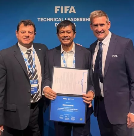 Selamat Kepada Coach Indra Sjafri yang Telah Menyelesaikan Pendidikan Technical Leadership Diploma. Selamat Kepada Coach Indra Sjafri yang Telah Menyelesaikan Pendidikan Technical Leadership Diploma.