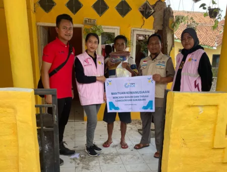 PLN Jabar Salurkan Bantuan Hygiene Kit di Lokasi Terdampak Banjir Pelabuhan Ratu Sukabumi PLN Jabar Salurkan Bantuan Hygiene Kit di Lokasi Terdampak Banjir Pelabuhan Ratu Sukabumi
