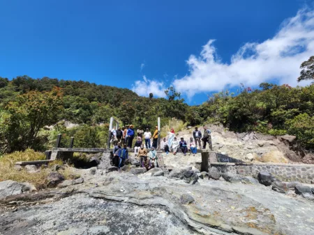 Destinasi Wisata Ikonik di Garut yang Tak Pernah Sepi Pengunjung Destinasi Wisata Ikonik di Garut yang Tak Pernah Sepi Pengunjung