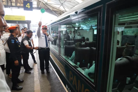 Masyarakat Garut Pilih Kereta Api untuk Liburan Nataru 2024 – 2025, Tiket KA Sudah Terjual 72,3 Persen Masyarakat Garut Pilih Kereta Api untuk Liburan Nataru 2024/2025, Tiket KA Sudah Terjual 72,3 Persen