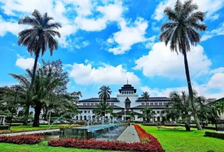 5 Rekomendasi Wisata Budaya yang Dapat Kamu Kunjungi Untuk Menikmati Liburan di Bandung! 5 Rekomendasi Wisata Budaya yang Dapat Kamu Kunjungi Untuk Menikmati Liburan di Bandung!