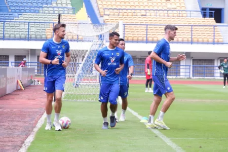 Head to Head Persib Bandung vs Persita Tangerang, Maung Bandung Masih Perkasa Atas Pendekar Cisadane Semakin Jauh Membaik, Dimas Drajad Ungkap Belum Siap Hadapi Borneo FC