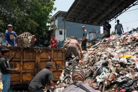 Tahun 2025, DLH Kota Bandung Fokus Tingkatkan Pengelolaan Sampah DLH Kota Bandung Tegaskan Pengelola Pasar Bertanggung Jawab Terhadap Sampah