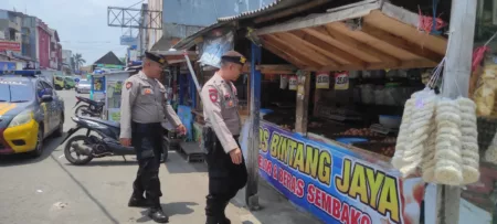 Jelang Nataru, Polisi di Kota Tasikmalaya Sampaikan Kamtibmas kepada Juru Parkir, Waspadai Curanmor Jelang Nataru, Polisi di Kota Tasikmalaya Sampaikan Kamtibmas kepada Juru Parkir, Waspadai Curanmor.