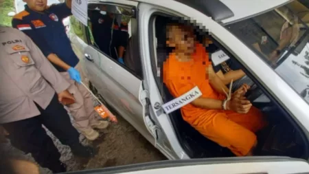 Polisi di Kota Tasikmalaya Gelar Rekonstruksi Pembunuhan Ibu Rumah Tangga yang Jasadnya Dibuang ke Tebing Rekontuksi Pembunuhan Ibu Rumah Tangga di Kawasan Kecamatan Kawalu Kota Tasikmalaya