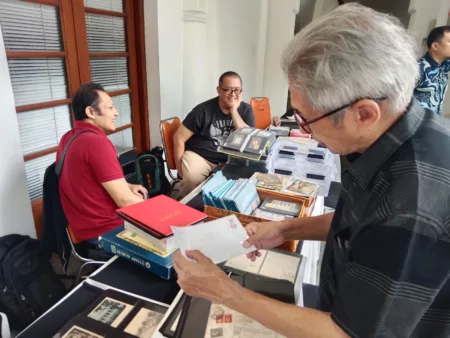 Bursa Filateli Bandung: Surga Kolektor di Kantor Pos Jalan Cilaki Bursa Filateli Bandung: Surga Kolektor di Kantor Pos Jalan Cilaki