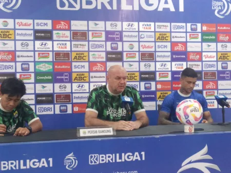Jelang Persib vs Persita, Bojan Harapkan Hasil yang Terbaik Jelang Persib vs Persita, Bojan Harapkan Hasil yang Terbaik