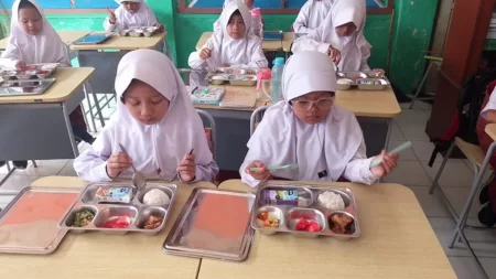 18 Sekolah di Tasikmalaya Mulai Program Makanan Bergizi Gratis 18 Sekolah di Tasikmalaya Mulai Program Makanan Bergizi Gratis