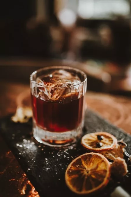 Cegah Demensia Sejak Dini Dengan Menghindari Jenis Minuman Ini! Ilustrasi Minuman Penyebab Demensia. (Pinterest)
