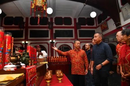 Bey Machmudin Tinjau Vihara di Bandung Jelang Tahun Baru Imlek Bey Machmudin Tinjau Vihara di Bandung Jelang Tahun Baru Imlek