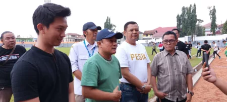 Babak 8 Besar Liga 4 Zona Jawa Barat Pesik Kuningan Meredam Persitas Tasikmalaya 2 – 1 Bupati Kuningan terpilih Dian Rachmat Yanuar yang hadir langsung di stadion mengapresiasi para pemain