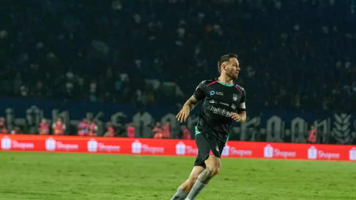 Dua Pilar Absen, Persib Bandung Hadapi PSIS Tanpa Tyronne dan Klok