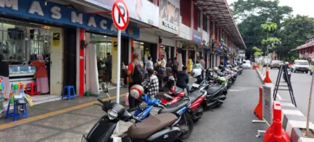 Parkir Liar di Jalan Siliwangi