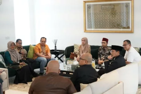 Dompet Dhuafa dan Sandiaga Uno Bahas Sinergi Berdayakan UMKM Dengan Gerakan Zakat Dompet Dhuafa dan Sandiaga Uno Bahas Sinergi Berdayakan UMKM Dengan Gerakan Zakat