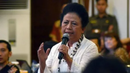 Ceu Popong Tekankan Pentingnya Filosofi Sunda untuk Pemimpin Baru Jawa Barat Dra. Hj. Popong Otje Djundjunan, tokoh Jawa Barat yang akrab dipanggil Ceu Popong