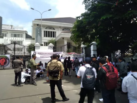 Guru Honorer Demo di DPRD Jabar, Tuntut Kepastian Pengangkatan sebagai PPPK Guru Honorer Demo di DPRD Jabar, Tuntut Kepastian Pengangkatan sebagai PPPK