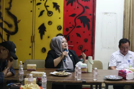 Teh Indri Minta Pengelola Pasar Baru Buka dan Kembalikan Barang Pedagang Secepatnya Politisi PKB Kota Bandung Indri Rindani