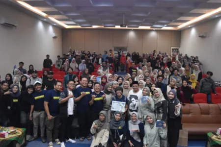 Bangkitkan Jiwa Seni! Mahasiswa UDM Indramayu Sukses Gelar Acara Sanggar Sastra Dharmasena di Awal 2025 Mahasiswa UMD Indramayu sukses persembahkan pagelaran seni sastra yang dibuka untuk umum