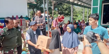 3 Pemilik Rumah Terseret Longsor Menunggu Uluran Tangan Pemerintah Musibah tanah longsor melanda Desa Cimara, Kecamatan Cibeureum
