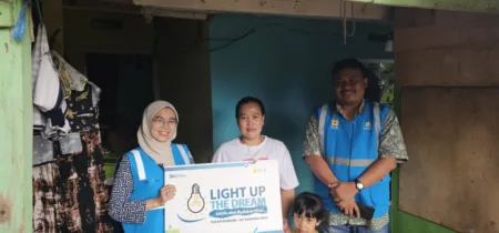 PLN ULP Bandung Timur Berikan Bantuan Listrik Gratis Untuk Masyarakat Kurang Mampu Melalui Program Light Up The Dream PLN ULP Bandung Timur Berikan Bantuan Listrik Gratis Untuk Masyarakat Kurang Mampu Melalui Program Light Up The Dream