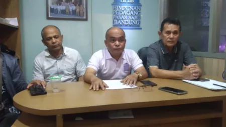 Pedagang Pasar Baru Bandung Keluhkan Penurunan Omset dan Biaya Revitalisasi Pedagang Pasar Baru Bandung Keluhkan Penurunan Omset dan Biaya Revitalisasi