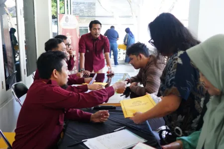 Pelayanan Paspor Simpatik dari Kementerian Imipas RI Diserbu Warga Garut Pelayanan Paspor Simpatik dari Kementerian Imipas RI Diserbu Warga Garut