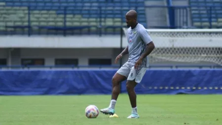 Mulai Perlihatkan Tajinya, Bojan Puas Dengan Penampilan Gervane Kastaneer Respon Bojan Hodak Soal Striker Anyarnya Dipanggil Timnas Curacao