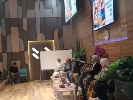 Putri Karlina Dorong Mahasiswa Garut Jadi Pengusaha di Masa Depan Putri Karlina Dorong Mahasiswa Garut Jadi Pengusaha di Masa Depan