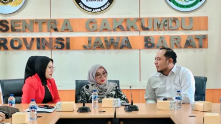 Senator Teh Aanya Datangi Bawaslu Jabar, Apresiasi Kinerja dan Respons Diundurnya Pelantikan Kepala Daerah Senator Teh Aanya Datangi Bawaslu Jabar, Apresiasi Kinerja dan Respons Diundurnya Pelantikan Kepala Daerah