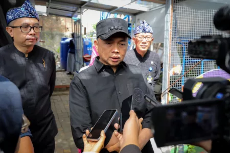 Pemkot Bandung Beri Teguran Keras kepada Pengelola Pasar Caringin Soal Sampah Pj wali Kota Bandung A. Koswara