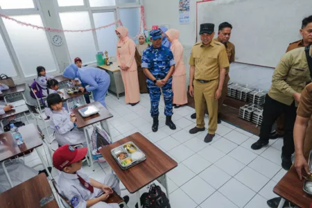 Program Makanan Bergizi Gratis di Bandung Berjalan Lancar, Bakal Diperluas ke 16.000 Siswa makan singa Gratis