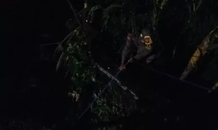 Motor Masuk Sungai di Banyuresmi, Pengendara Luka Parah Kecelakaan Motor di di Banyuresmi Garut