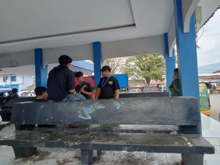 Kotor dan Kumuh: Potret Ruang Tunggu Elf di Terminal Guntur Ciawitali Garut Ruang Tunggu Elf di Terminal Guntur