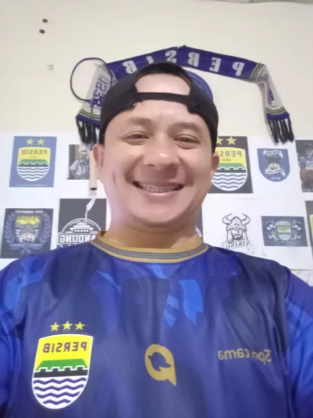 Persib Bandung Siap Ladeni Dewa United di GBLA: Bobotoh Prediksi Menang Telak bobotoh Persib Bandung
