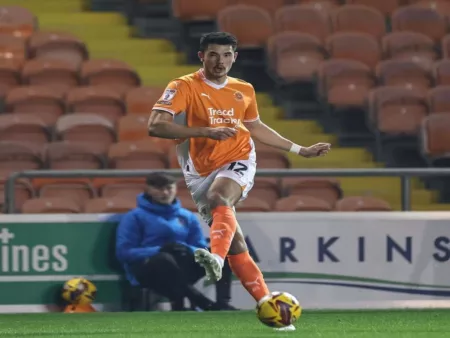 Blackpool Perkasa, Elkan Baggott Bersinar Elkan Baggott tampil impresif dalam kemenangan Blackpool atas Lincoln City dengan skor 2-0