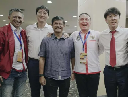 Indra Sjafri Ungkap Terima Kasih Kepada Shin Tae-yong Pertemuan pertama Indra Sjafri dengan Shin Tae-yong