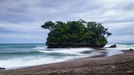 Mau Liburan? Harga Tiket dan Jadwal Terbaru Susi Air Bandung – Pangandaran (Januari-Februari 2025) Pangandaran (pexels/fahmi fathony)