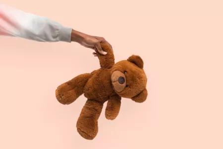 Misteri Hantu Boneka Uci di Babakan Siliwangi: Legenda Urban yang Masih Menghantui ilustrasi boneka hantu uci (Freepik)