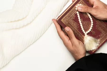 Intip Tradisi Unik Bulan Ramadhan Di 4 Negara! Tradisi Unik Ramadhan di 4 Negara (Freepik)