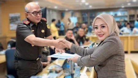Senator Teh Aanya Apresiasi Kinerja Kejati Jabar, Soroti Tantangan dan Berikan Solusi Anggota Komite I DPD RI, Aanya Rina Casmayanti Saat Mengikuti Rapat Kerja dengan Kejaksaan Agung RI