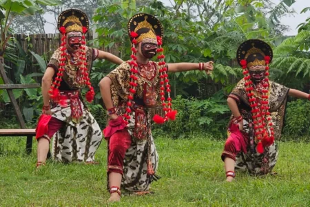 Anjangsana Budaya dan Pentas Seni Kolaborasi di Bumi Seni Tarikolot Anjangsana Budaya dan Pentas Seni Kolaborasi di Bumi Seni Tarikolot
