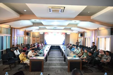 BNN Kuningan Gelar Forum P4GN untuk Berantas Peredaran Narkoba BNN Kabupaten Kuningan menggelar Forum Komunikasi P4GN di Ruang Rapat Linggajati, Kamis 13 Februari 2025, guna memberantas peredaran narkoba.