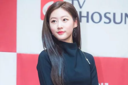 Kim Sae Ron Ditemukan Meninggal di Kediamannya, Polisi Lakukan Penyelidikan Kim Sae Ron Ditemukan Meninggal di Kediamannya, Polisi Lakukan Penyelidikan