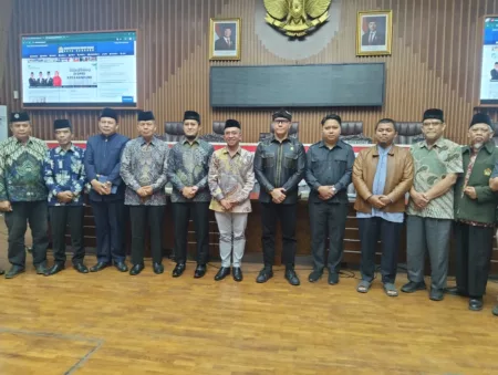 Ormas Islam Desak Pemkot Bandung Tegakan Perda nomor 14 Tahun 2019, Tuntut Penutupan Hiburan Malam di Bulan Ramadhan Pertemuan antara organisasi Islam dan anggota DPRD kota Bandung untuk membahas penutupan tempat hiburan malam selama bulan Ramadhan
