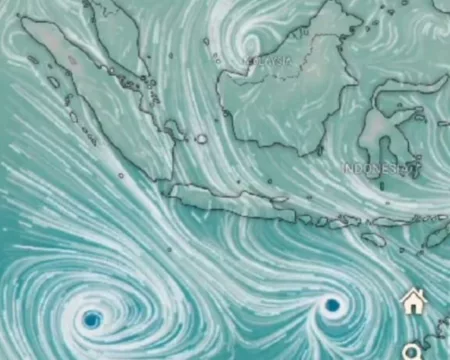 BMKG: Dua Bibit Siklon Tropis Berpotensi Picu Cuaca Ekstrem Modifikasi Cuaca