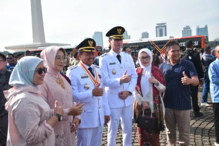 Dony Ahmad Munir dan Fajar Aldila Resmi Dilantik sebagai Bupati dan Wakil Bupati Sumedang Kabupaten Sumedang kini memiliki pemimpin baru setelah H. Dony Ahmad Munir dan M. Fajar Aldila resmi dilantik di Istana Negara.