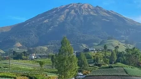 Misteri Asal-usul Gunung Ciremai dan Jejak Kerajaan Indraprahasta Misteri Asal-usul Gunung Ciremai dan Jejak Kerajaan Indraprahasta